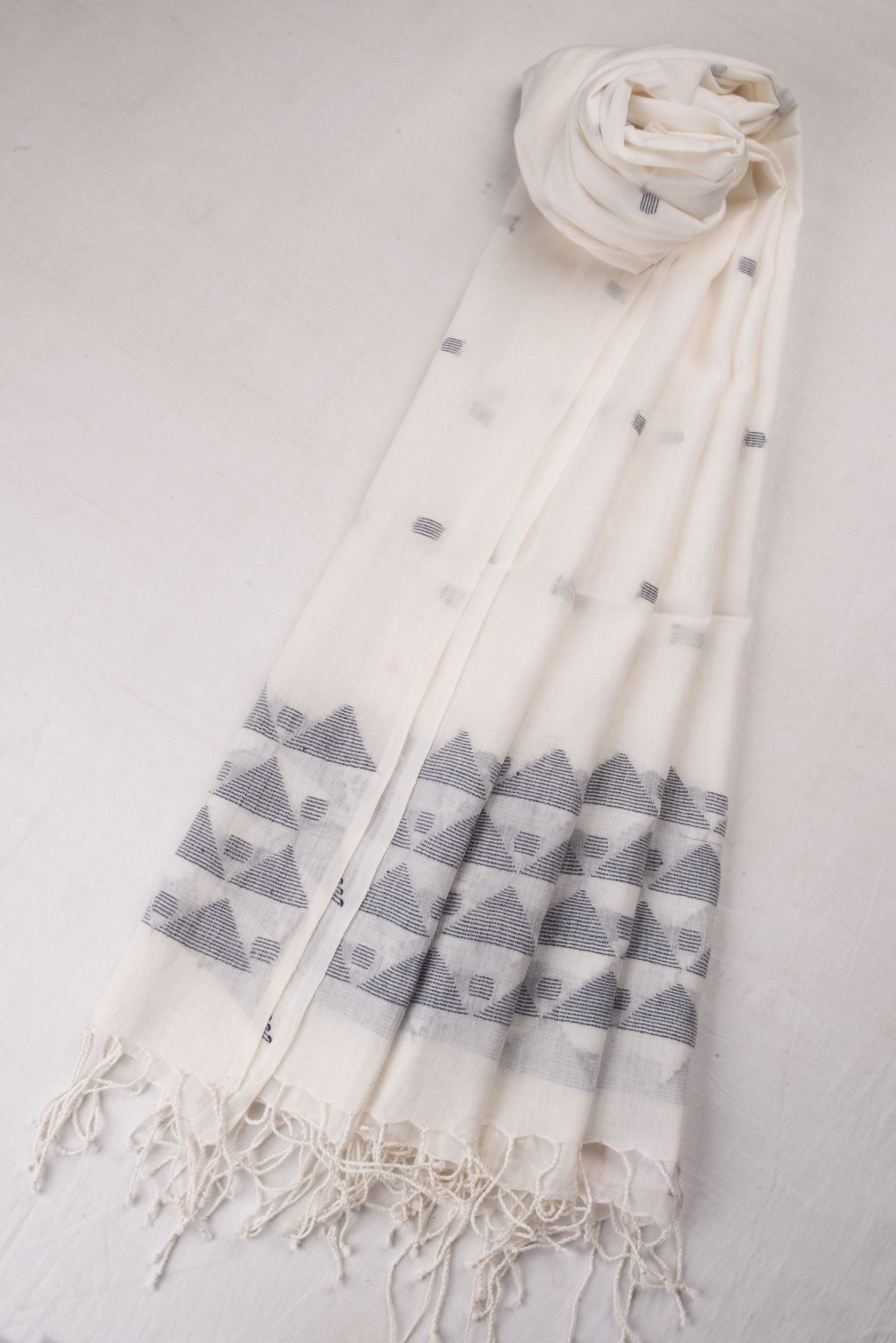 HANDWOVEN WHITE SCARF 86