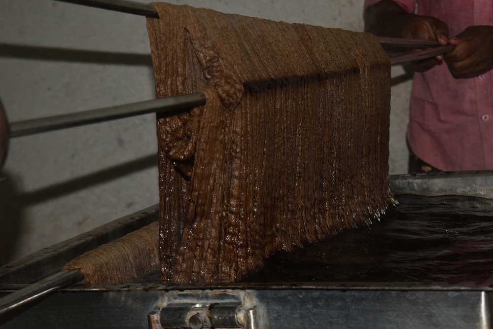 Fabric yarns getting dyed