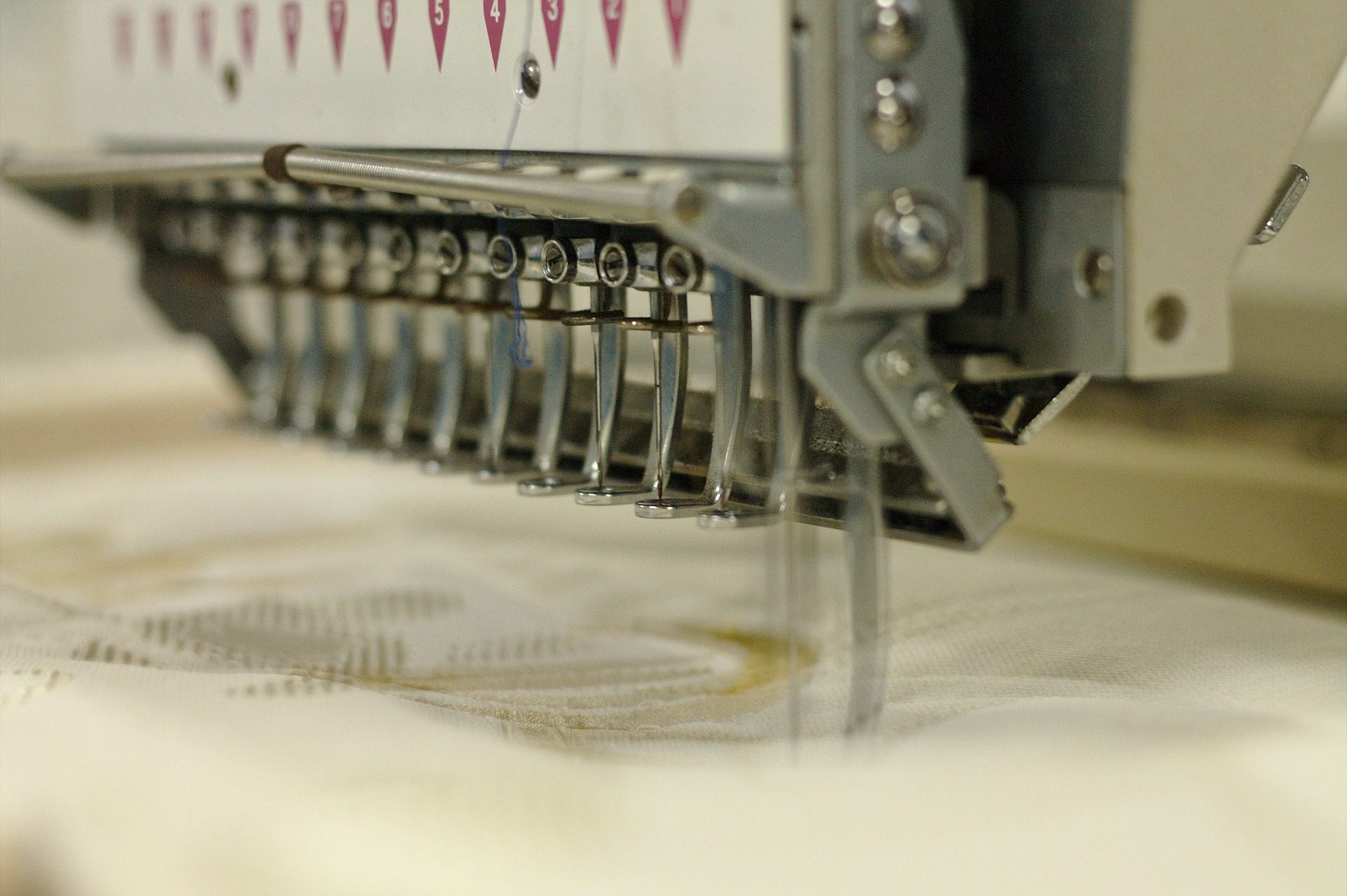5 Key Factors to Consider When Choosing the Right Manufacturer
