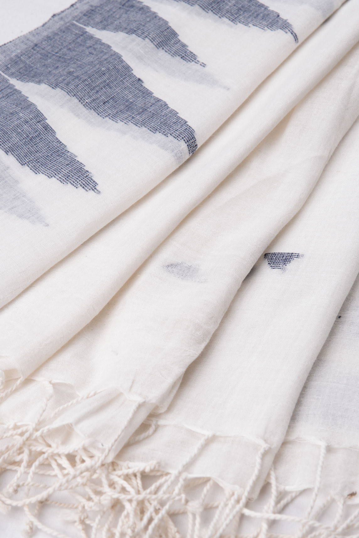HANDWOVEN WHITE SCARF 106
