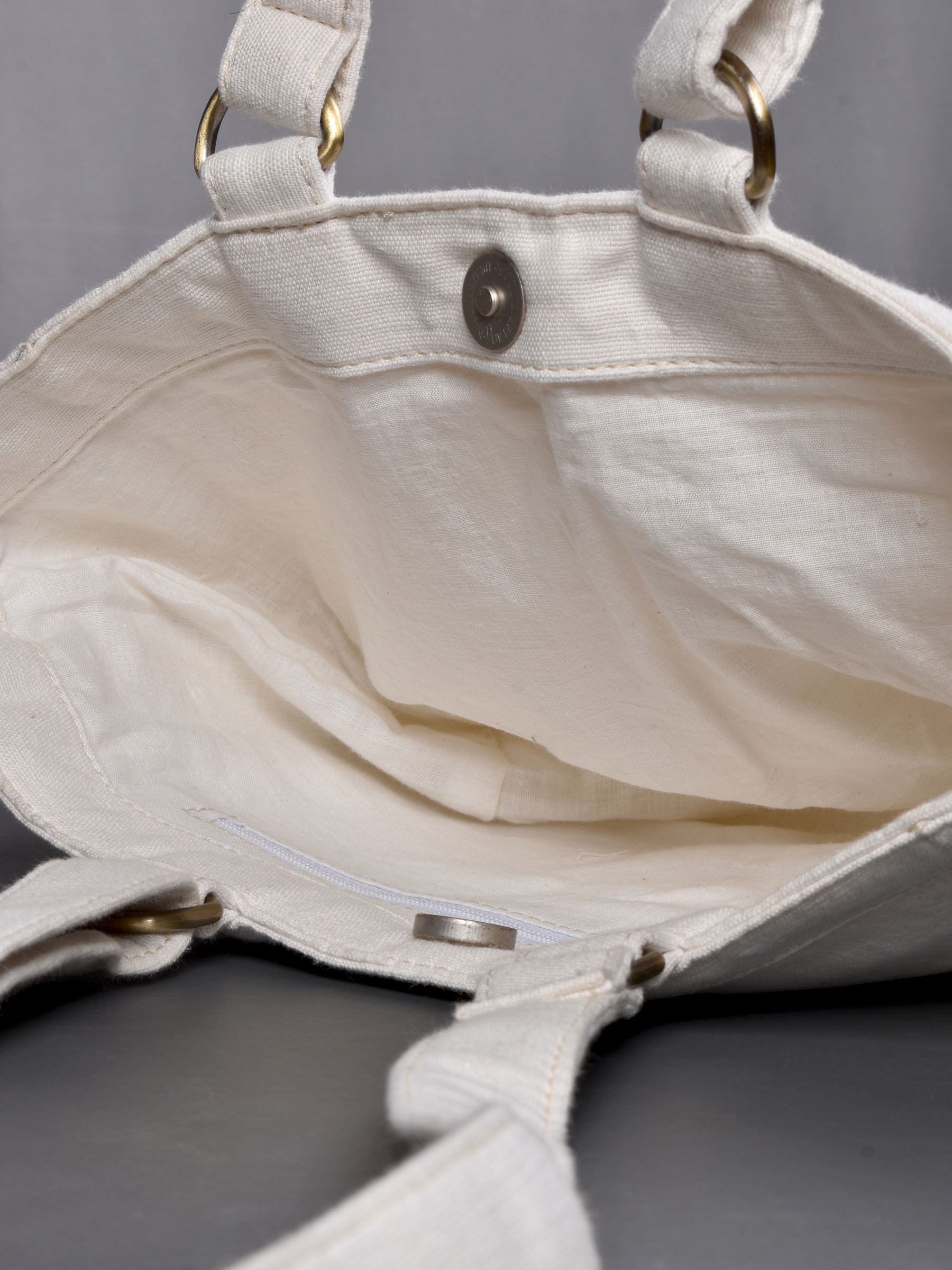 Slingbag 7" x 9" x 4.7" (H X L X W)
