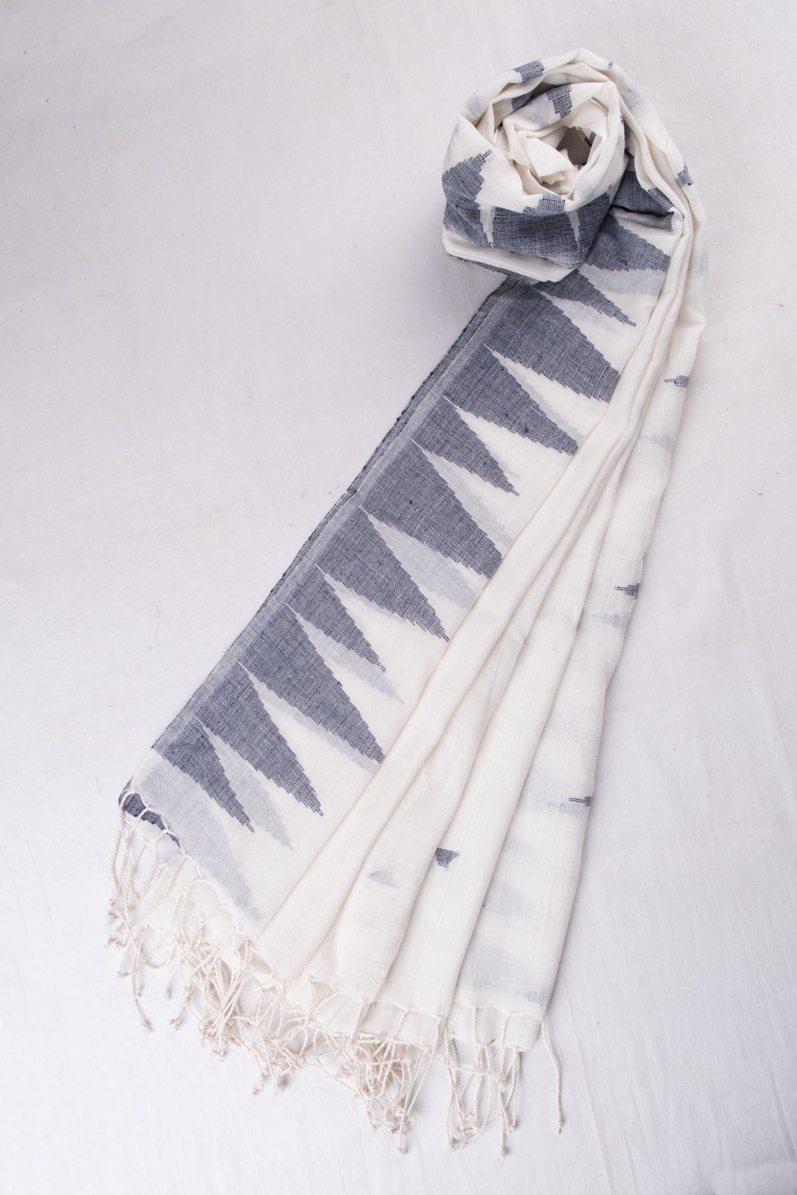 HANDWOVEN WHITE SCARF 106