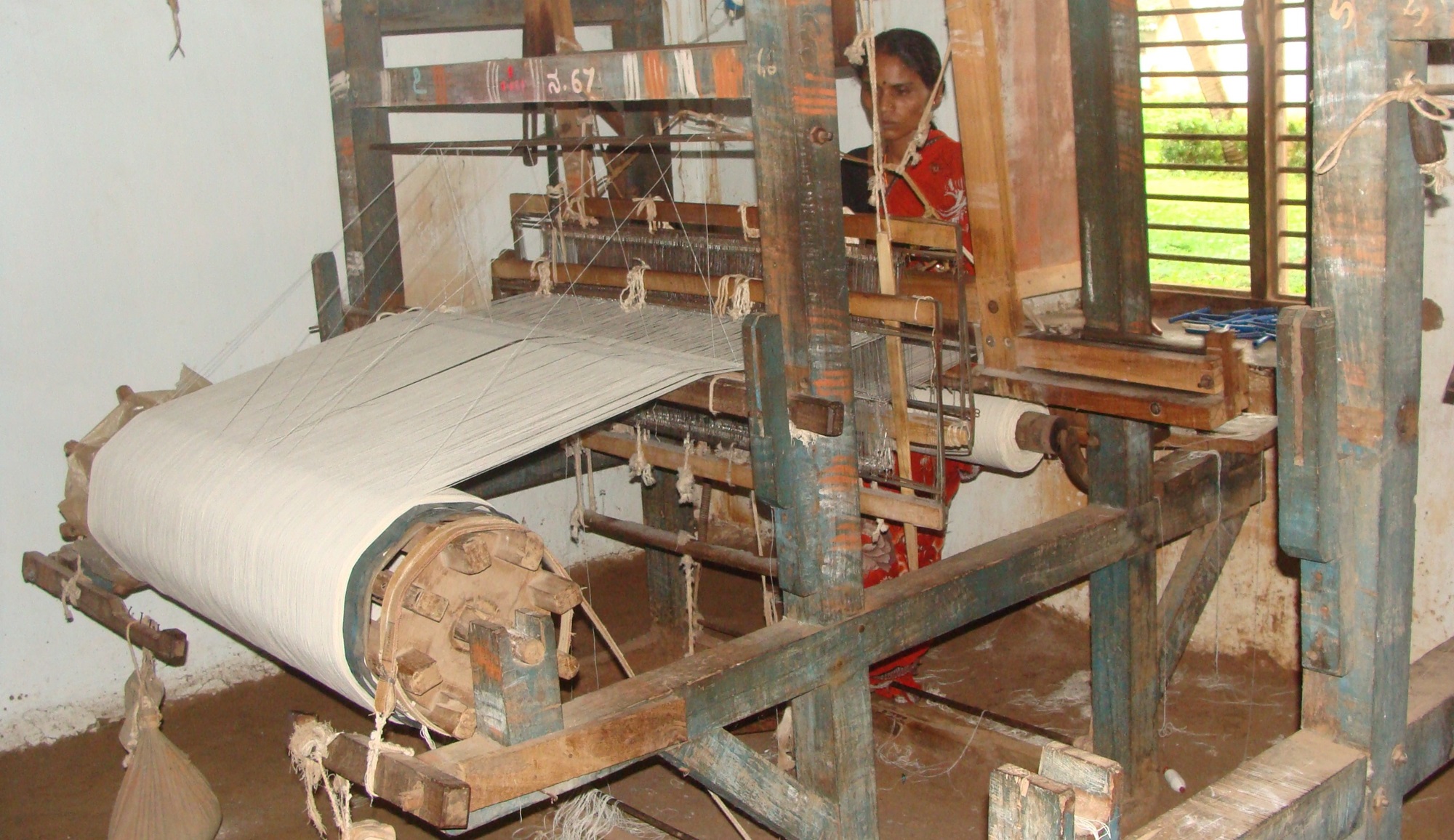 Reviving Handloom Weaving Of India's Finest Khadi