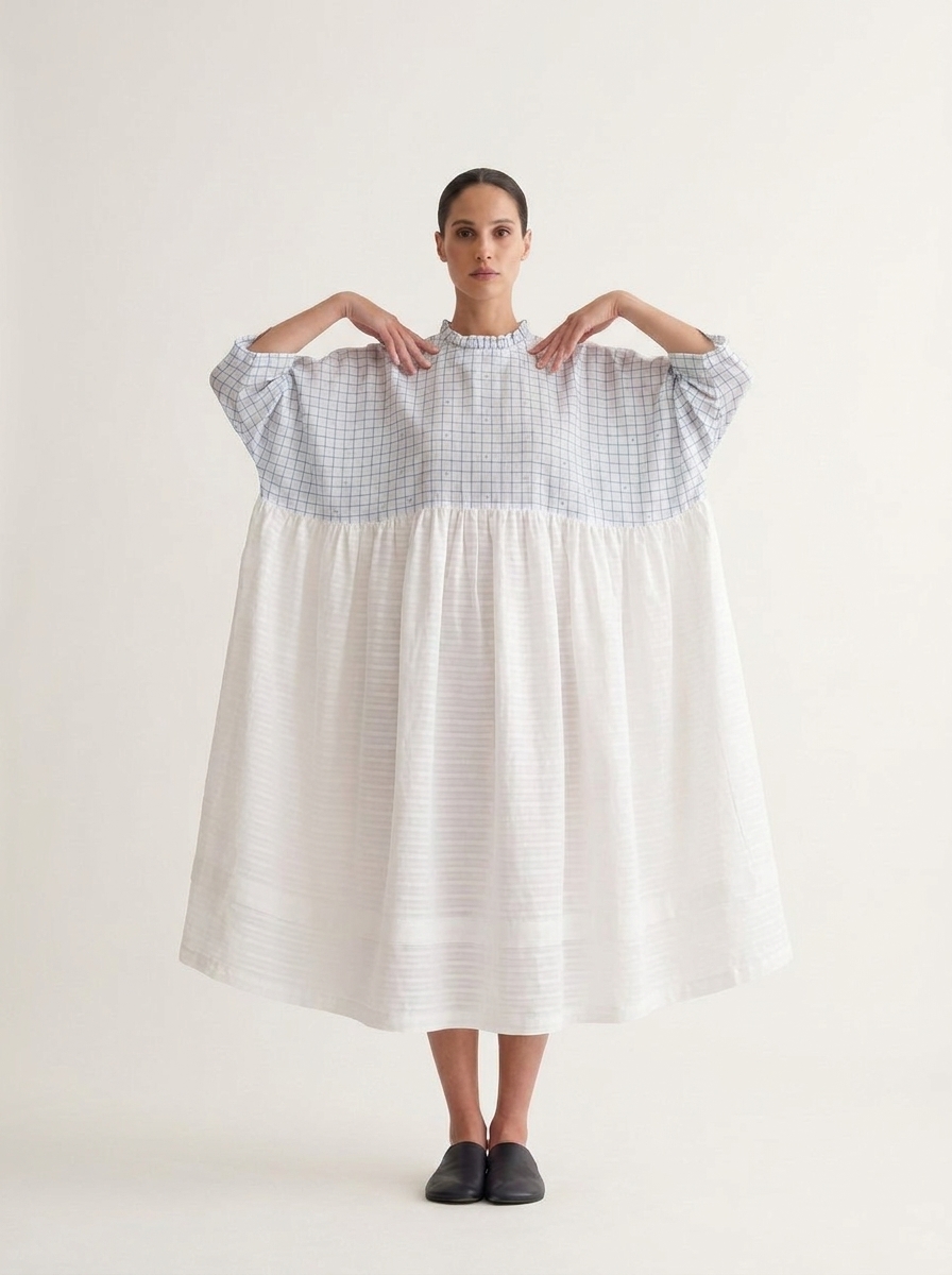 Gathered Lose Dress With Sleeves - White & Blue