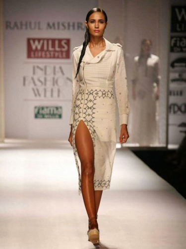 Rahul Mishra incorporated Jamdani weave into western silhouettes in his Spring-Summer 2014