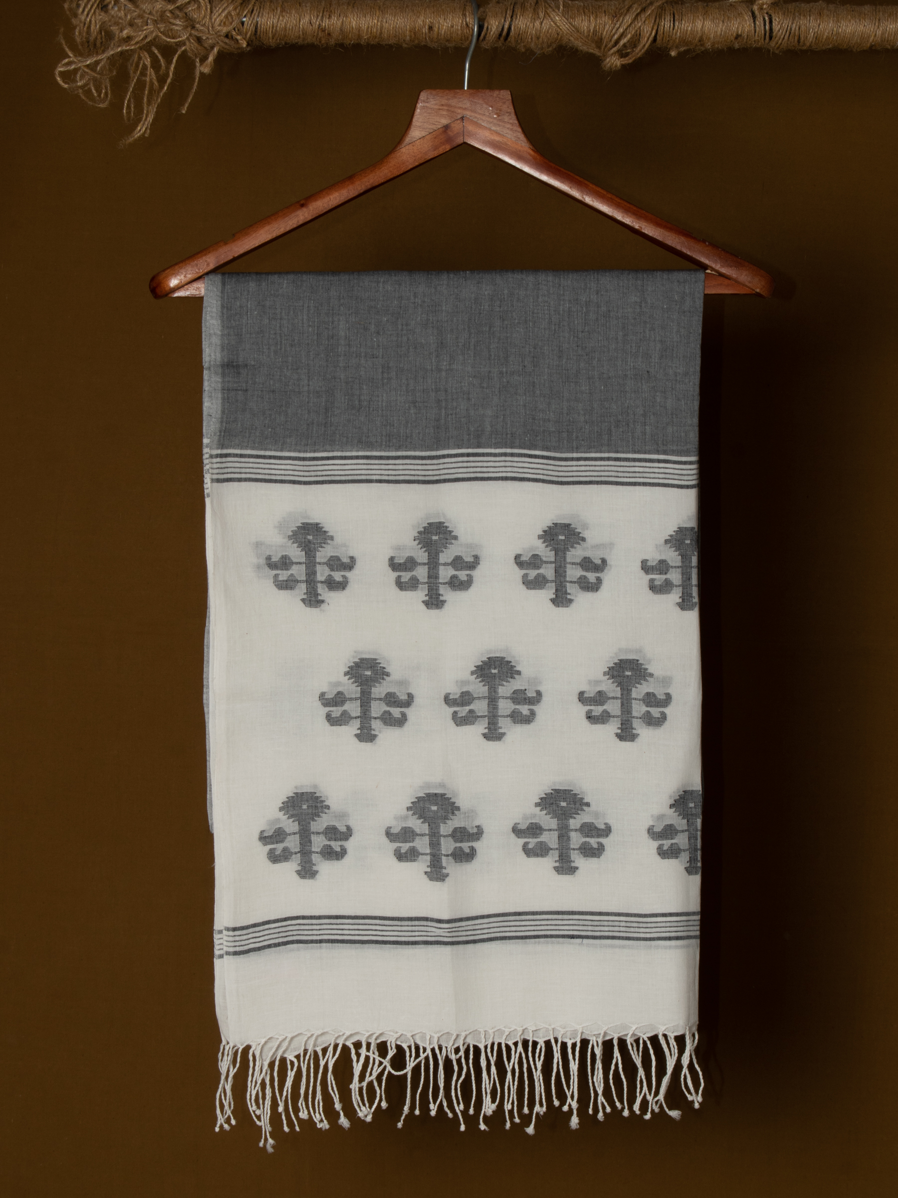 Geometric Grey White Jamdani Handwoven Pure Cotton Scarf 14