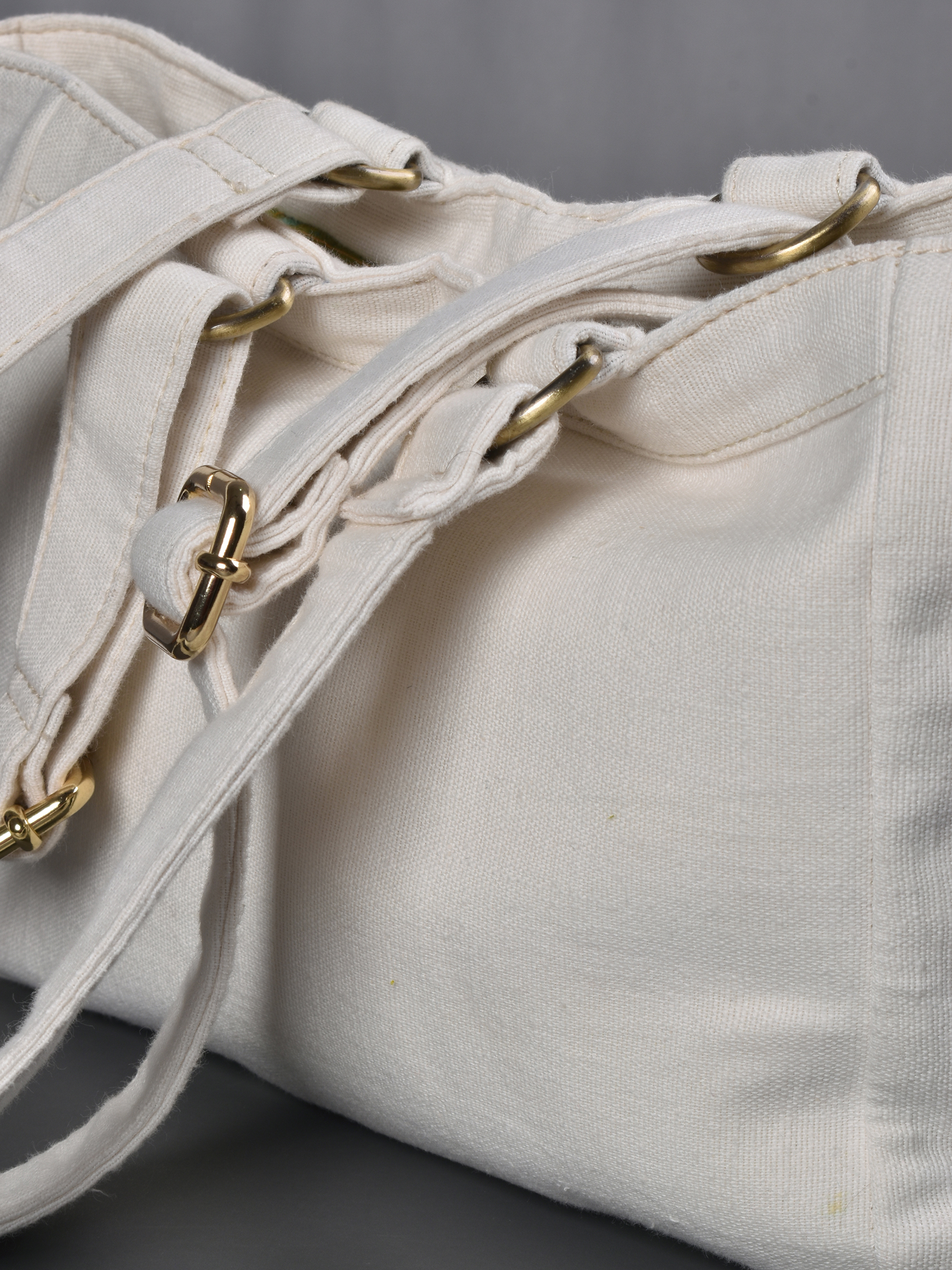 Slingbag 7" x 9" x 4.7" (H X L X W)