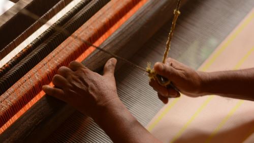 HANDLOOM INDUSTRY: A TIMELESS TRADITION & ITS POSITIVE ENVIRONMENTAL IMPACT