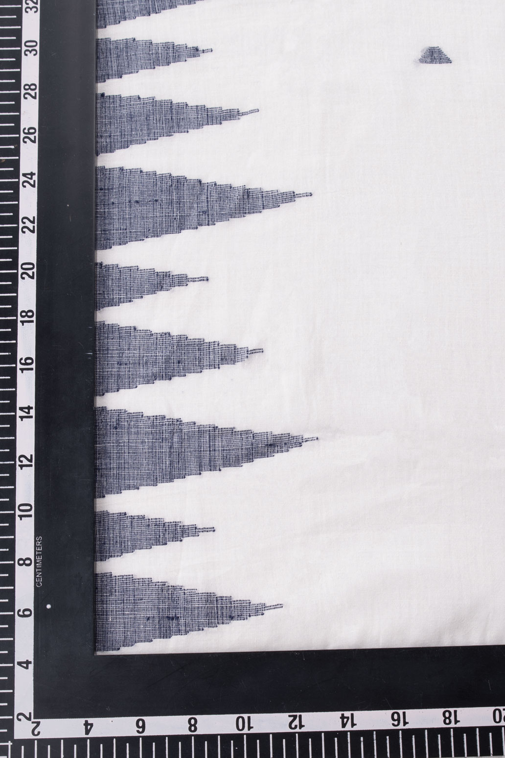 HANDWOVEN WHITE SCARF 106