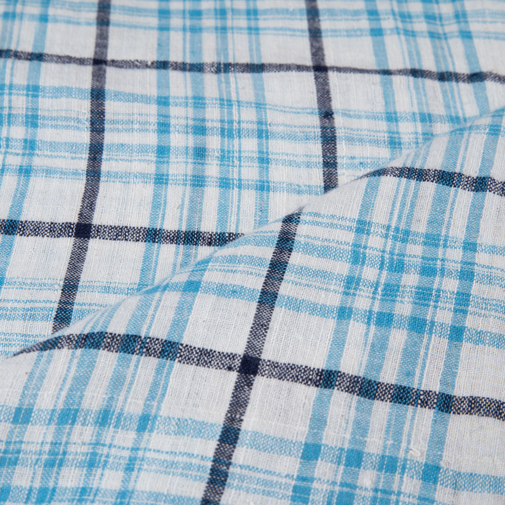 Blue and white yarn tie-dye fabric with a check pattern