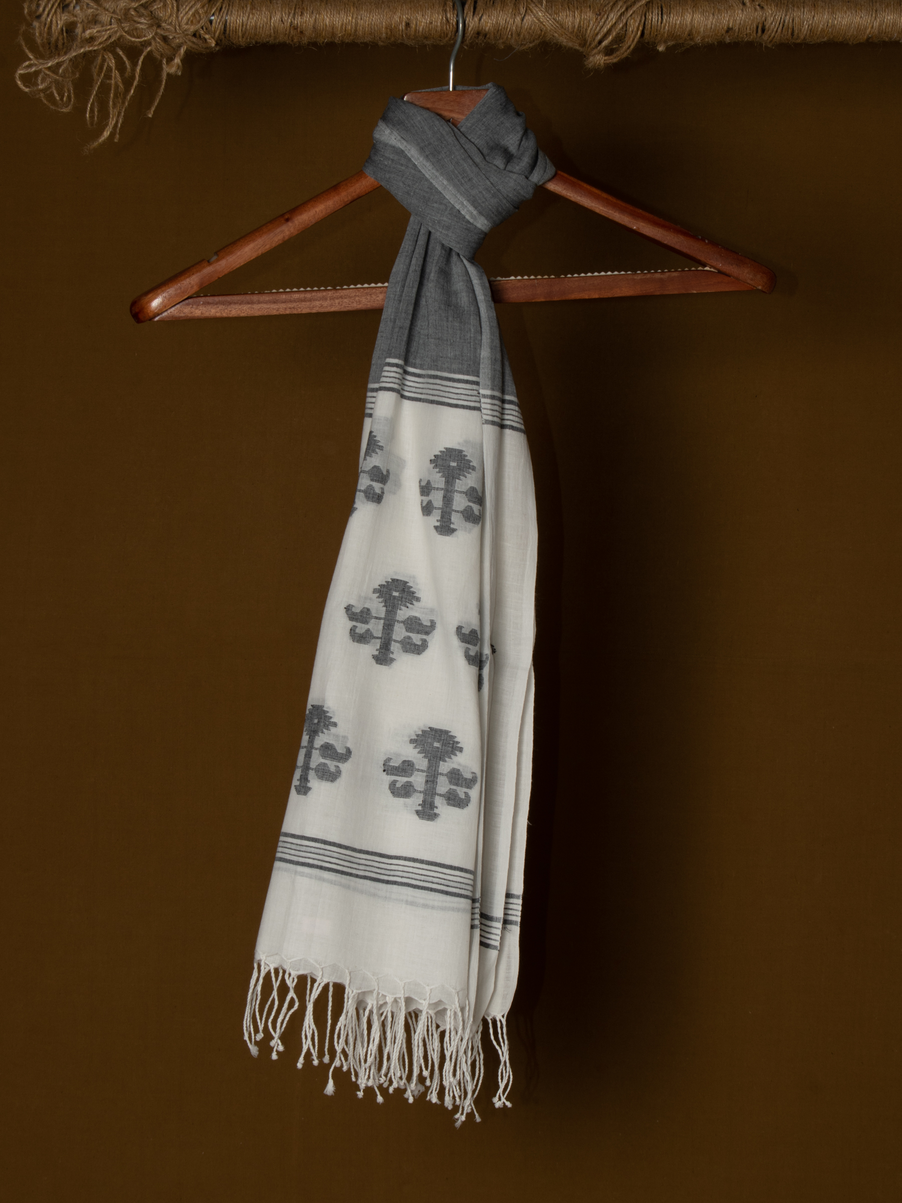Geometric Grey White Jamdani Handwoven Pure Cotton Scarf 14