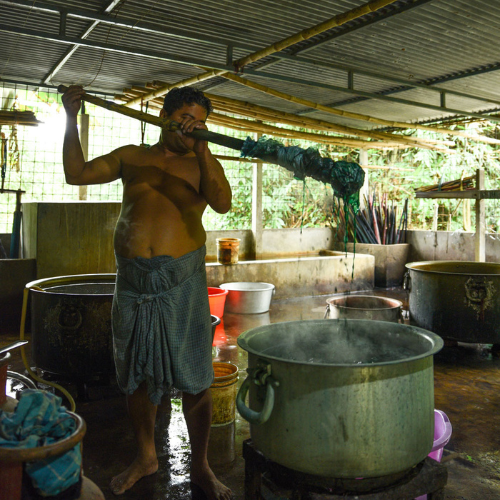 Artisan Dyeing Shibori Fabric