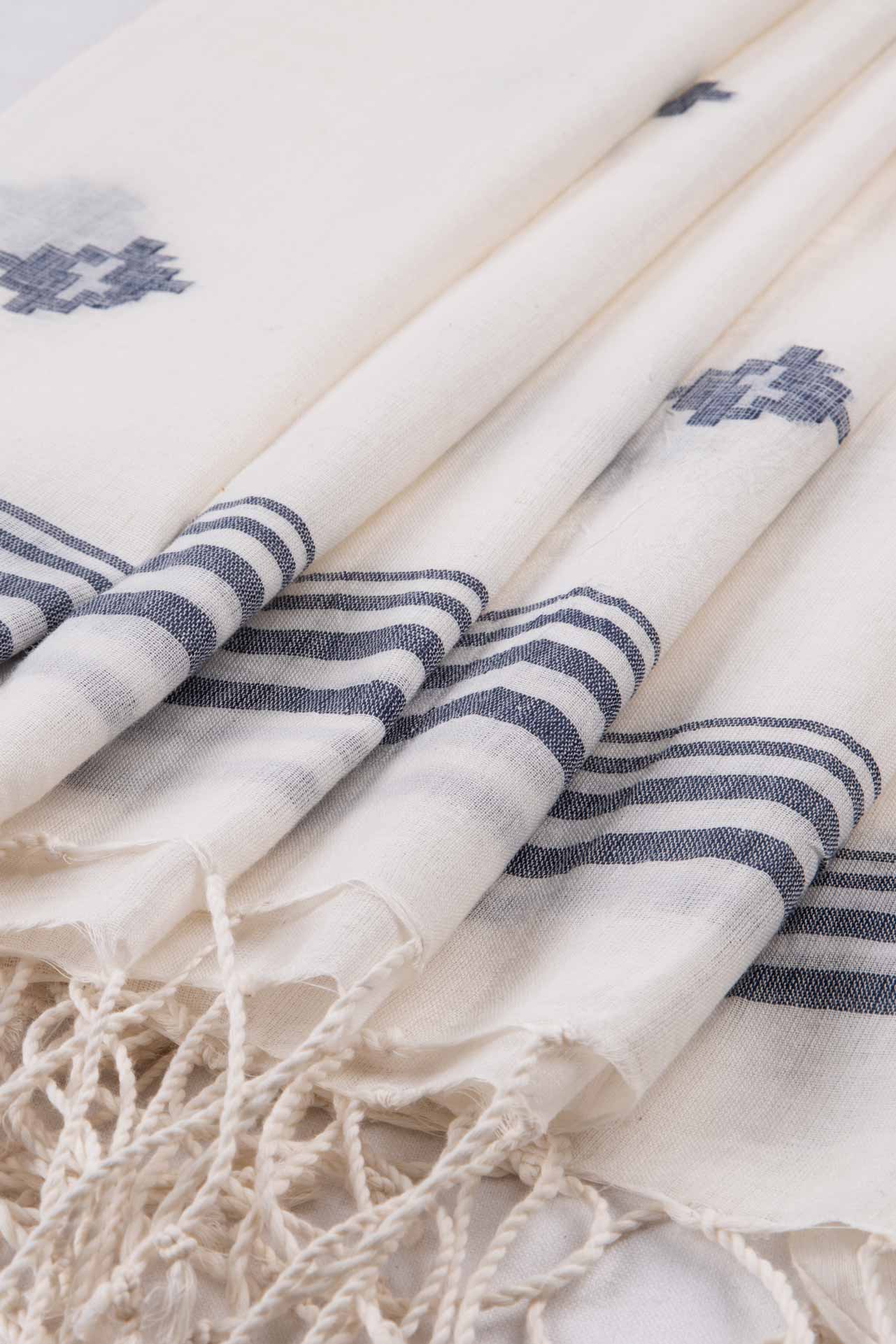 HANDWOVEN WHITE SCARF 103