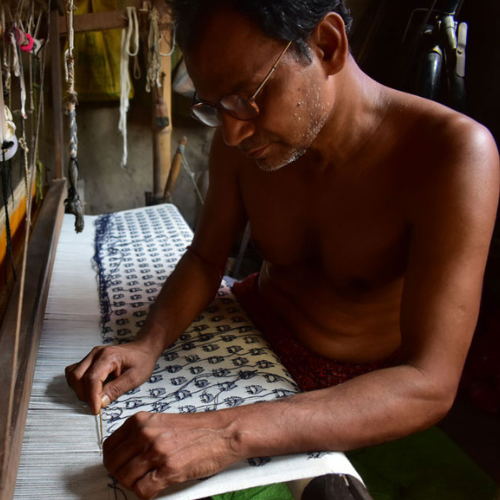 Artisan Dilip Pal handweaving extra weft Jamdani motifs into the fabric