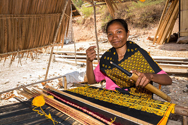 artisans from Sambalpur creating Ikat