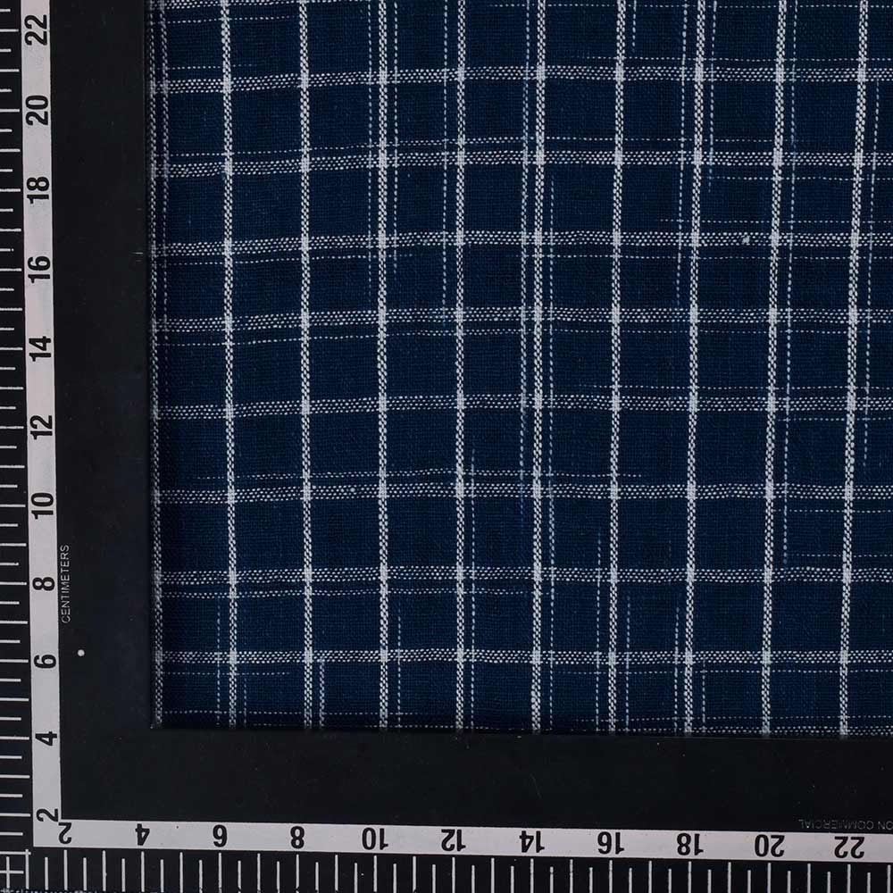 Blue yarn tie-dye fabric with a check pattern